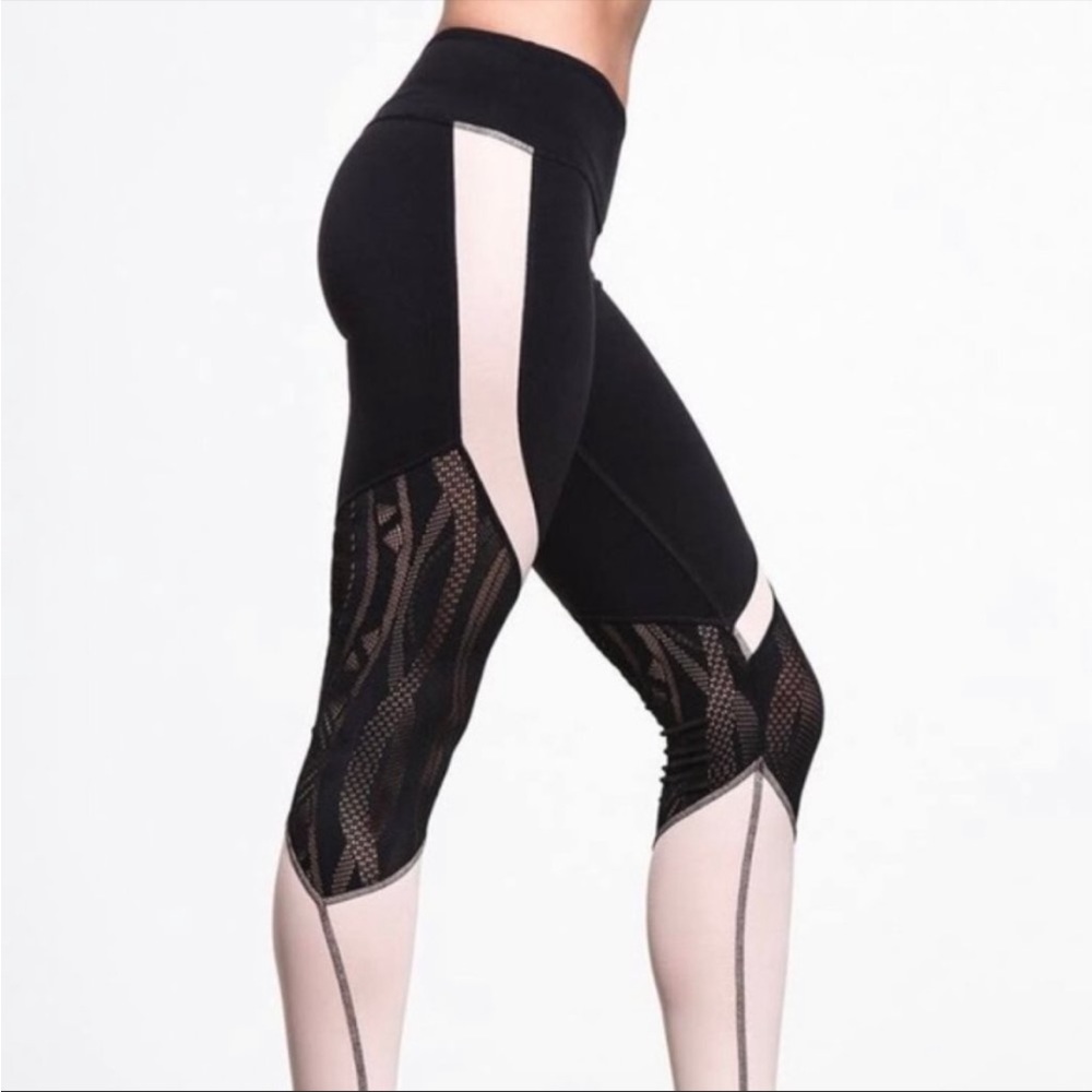 ALO Yoga Vitality Black Blush Pink Lace Mesh Inset Stretchy Pants Leggings XS